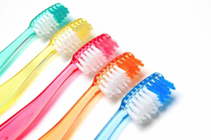 CEPILLO DE DIENTES DE COLORES